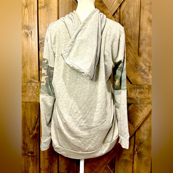 EUC 7th Ray Gray Cam Accent Hooded Long Sleeve Top - Picture 2 of 15